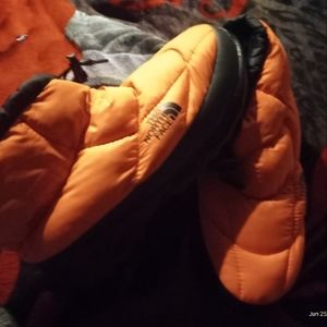 TNF LEAVES NUPTSE BOOTIE POWER ORANGE MENS SIZE 7.5/8 SUPREME/NORTHFACE